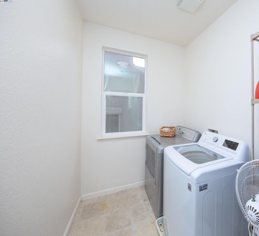 2168 Wellington Dr, Tracy, CA 95376