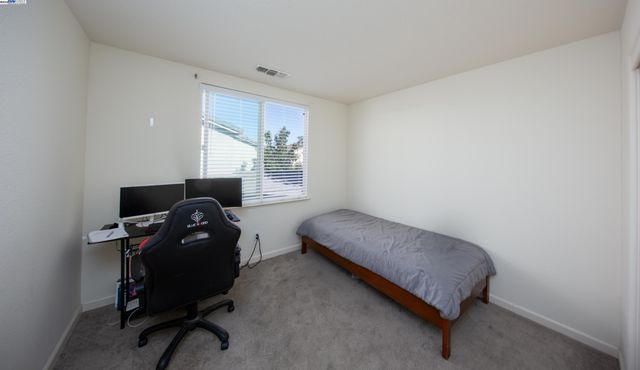 2168 Wellington Dr, Tracy, CA 95376