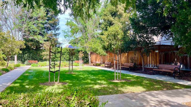 2168 Wellington Dr, Tracy, CA 95376