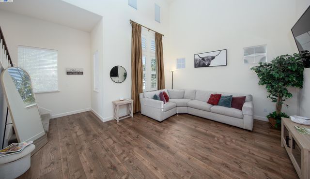 2168 Wellington Dr, Tracy, CA 95376