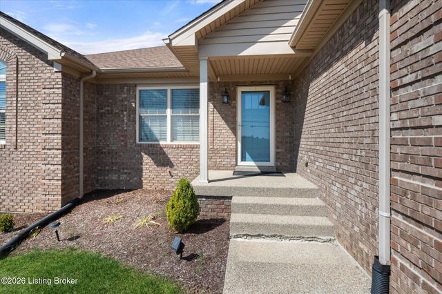 1275 Stringer Ln, Mt Washington, KY 40047