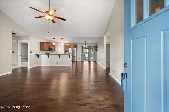 1275 Stringer Ln, Mt Washington, KY 40047