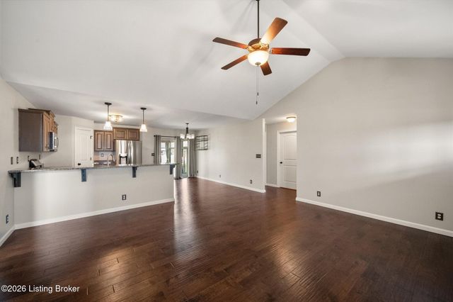 1275 Stringer Ln, Mt Washington, KY 40047