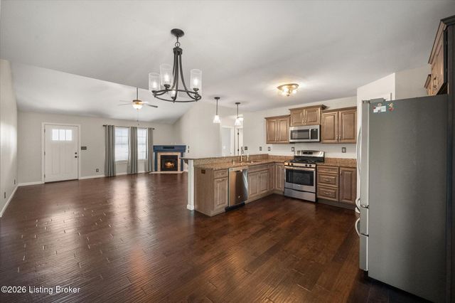 1275 Stringer Ln, Mt Washington, KY 40047