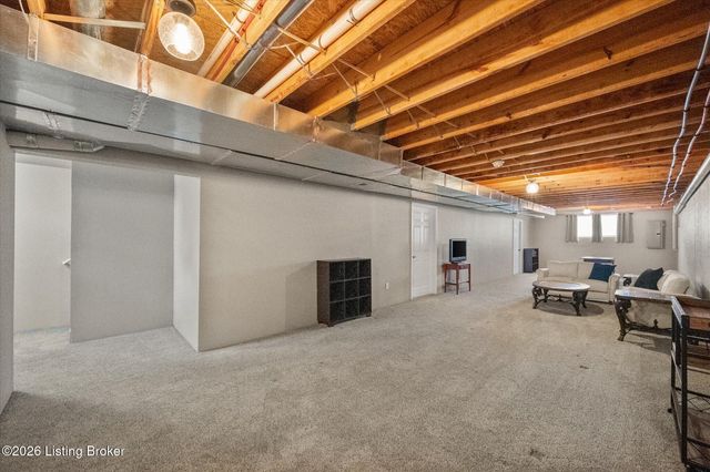 1275 Stringer Ln, Mt Washington, KY 40047