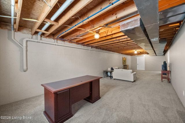 1275 Stringer Ln, Mt Washington, KY 40047