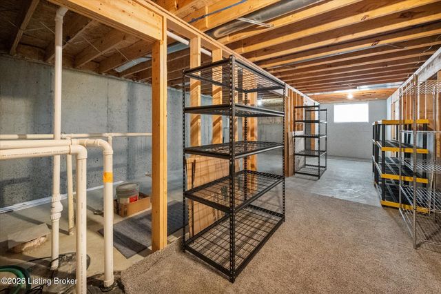 1275 Stringer Ln, Mt Washington, KY 40047