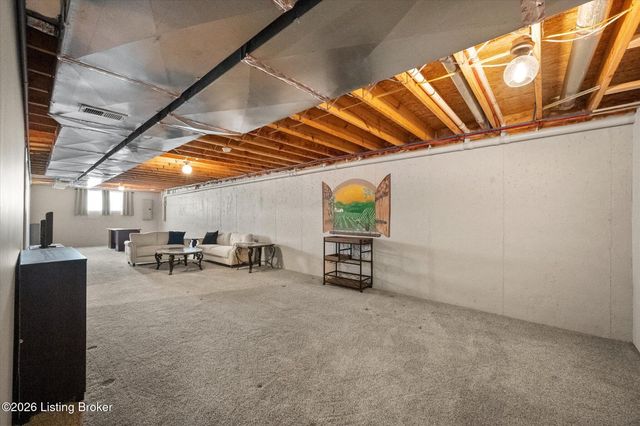 1275 Stringer Ln, Mt Washington, KY 40047