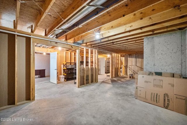 1275 Stringer Ln, Mt Washington, KY 40047