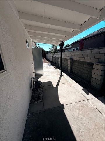 4956 E San Carlos, Compton, CA 90221