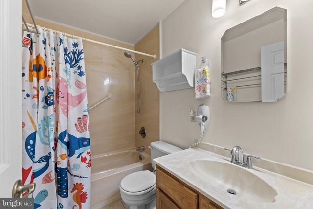 126 PENNSWOOD DR, Newtown, PA 18940