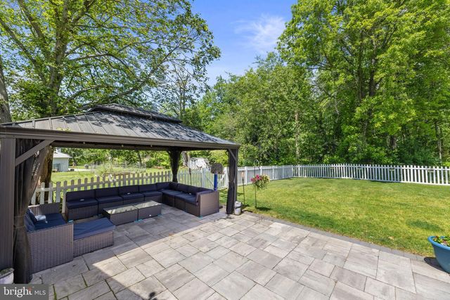 126 PENNSWOOD DR, Newtown, PA 18940