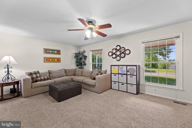 126 PENNSWOOD DR, Newtown, PA 18940