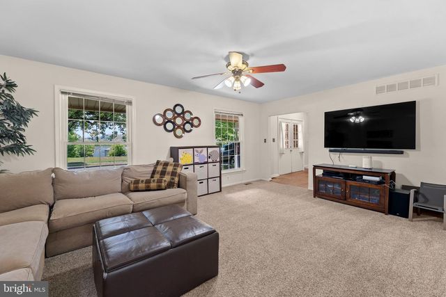 126 PENNSWOOD DR, Newtown, PA 18940