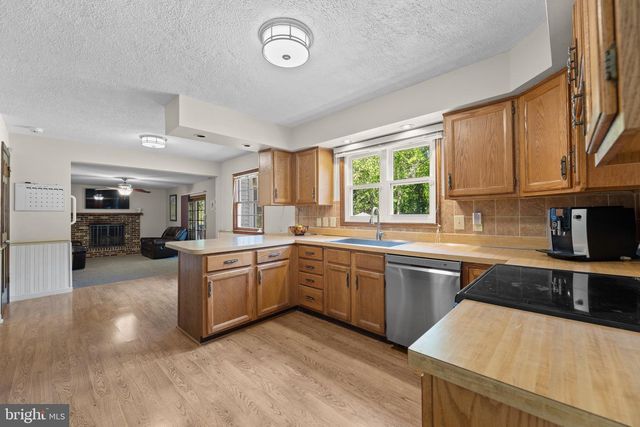 126 PENNSWOOD DR, Newtown, PA 18940
