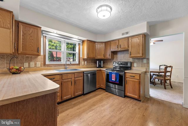 126 PENNSWOOD DR, Newtown, PA 18940