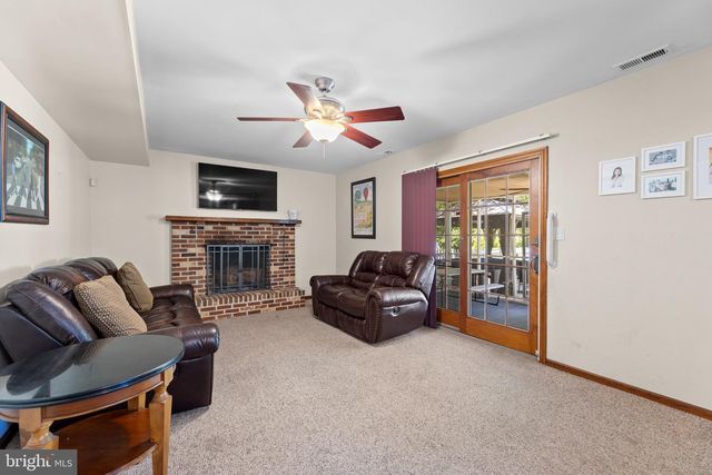 126 PENNSWOOD DR, Newtown, PA 18940