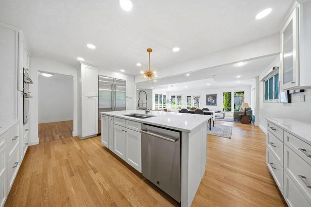2700 Fishinger Road, Upper Arlington, OH 43221