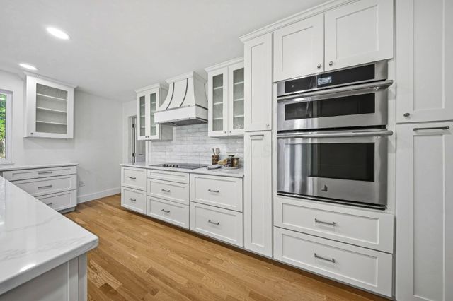 2700 Fishinger Road, Upper Arlington, OH 43221