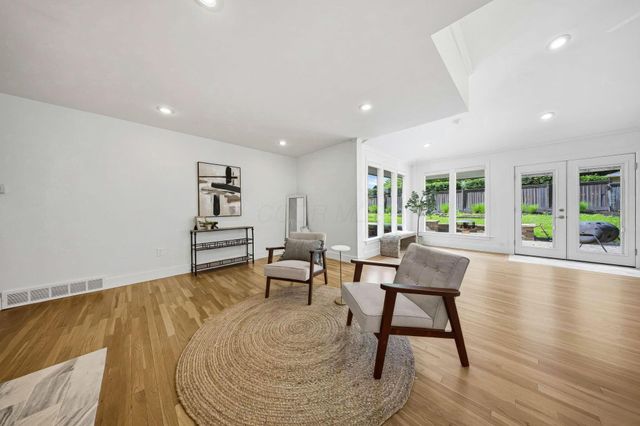 2700 Fishinger Road, Upper Arlington, OH 43221