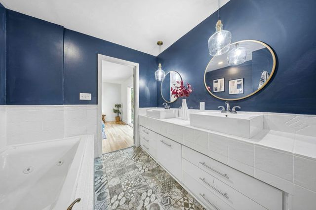 2700 Fishinger Road, Upper Arlington, OH 43221