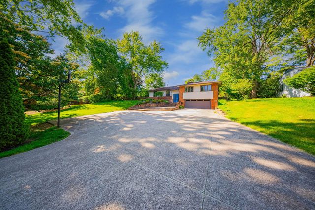 2700 Fishinger Road, Upper Arlington, OH 43221
