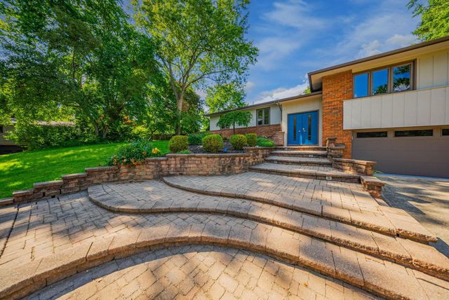 2700 Fishinger Road, Upper Arlington, OH 43221