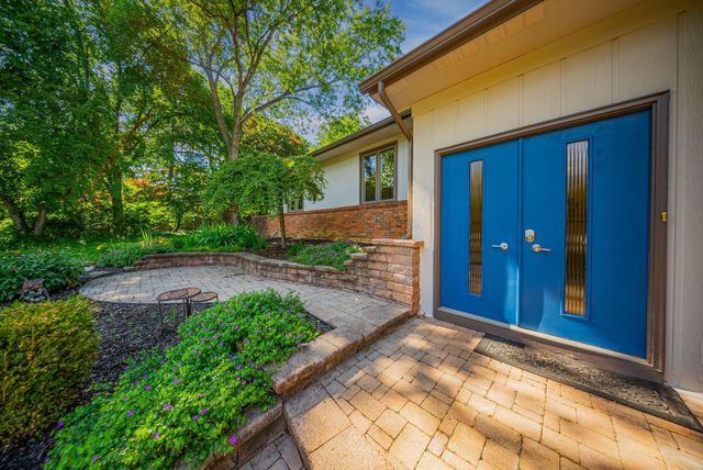 2700 Fishinger Road, Upper Arlington, OH 43221