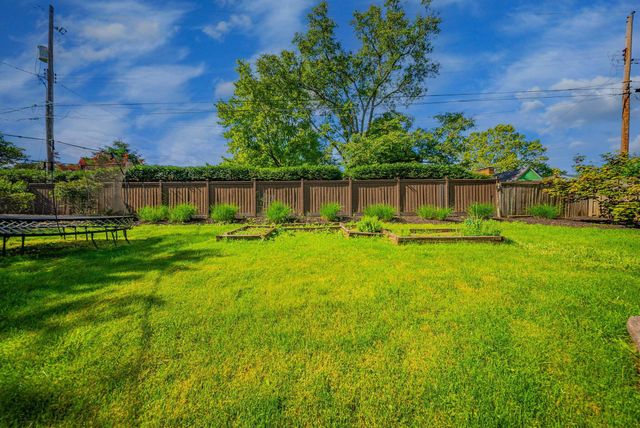 2700 Fishinger Road, Upper Arlington, OH 43221