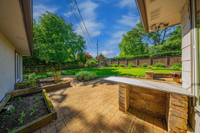 2700 Fishinger Road, Upper Arlington, OH 43221