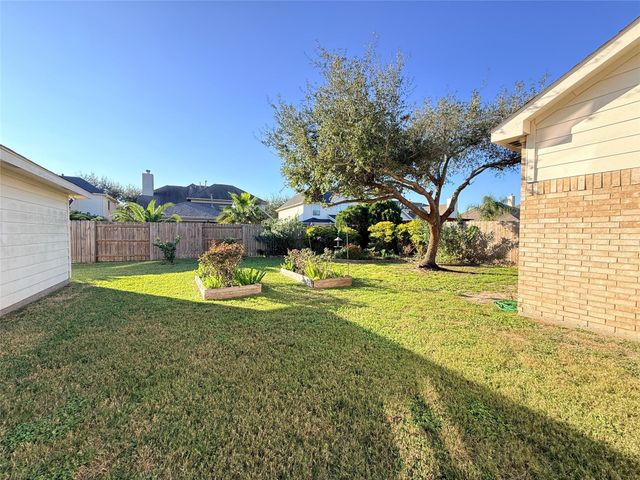 410 Willow Pointe Drive, League City, TX 77573
