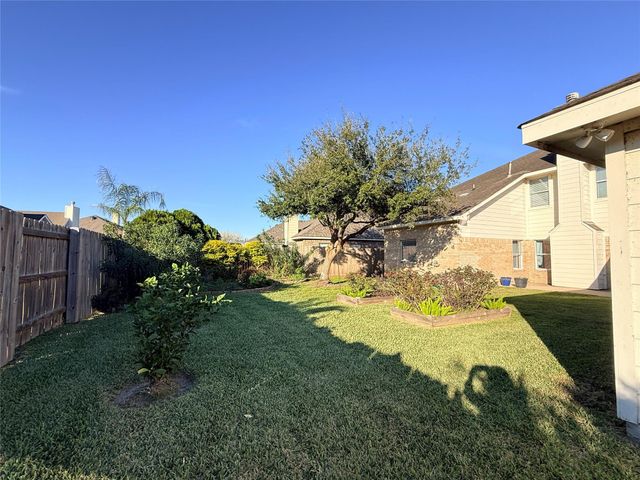 410 Willow Pointe Drive, League City, TX 77573