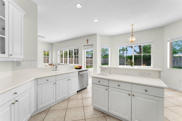 6914 NW 113th Place, Doral, FL 33178