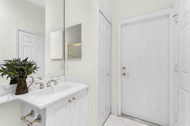 6914 NW 113th Place, Doral, FL 33178