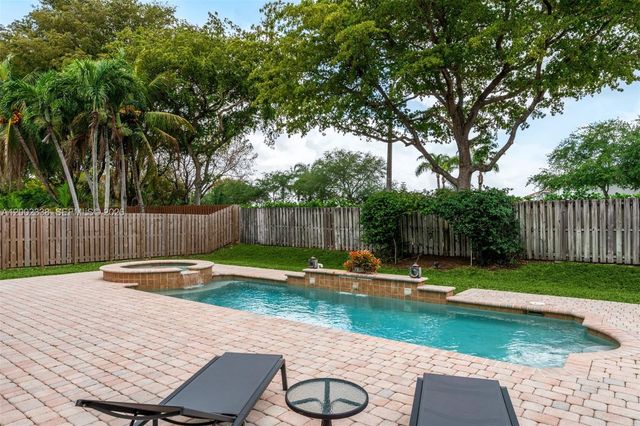 6914 NW 113th Place, Doral, FL 33178
