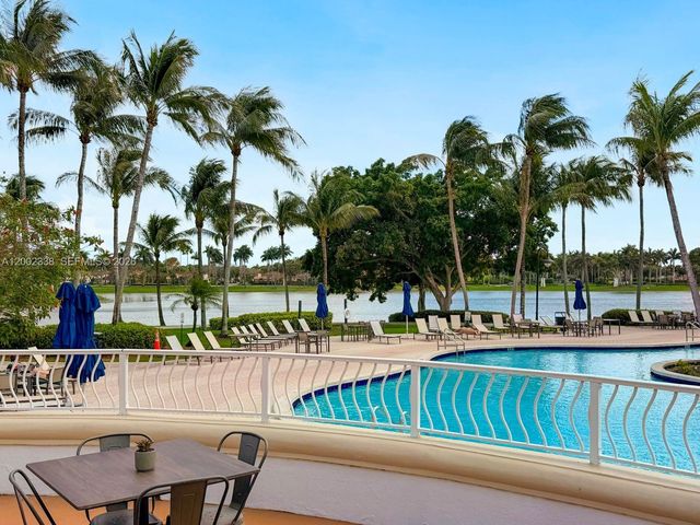 6914 NW 113th Place, Doral, FL 33178