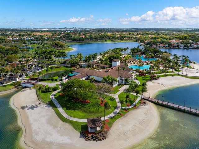 6914 NW 113th Place, Doral, FL 33178