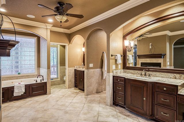 53 Loyola Dr, Hot Springs Village, AR 71909