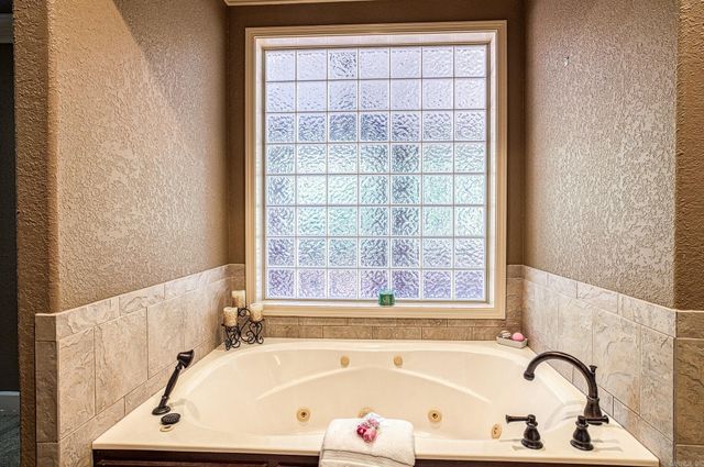 53 Loyola Dr, Hot Springs Village, AR 71909