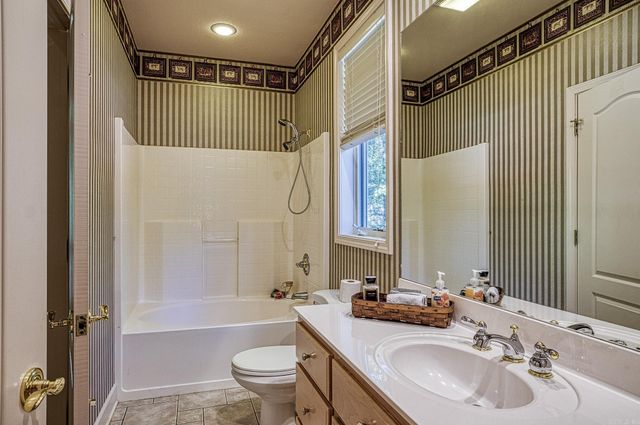 53 Loyola Dr, Hot Springs Village, AR 71909