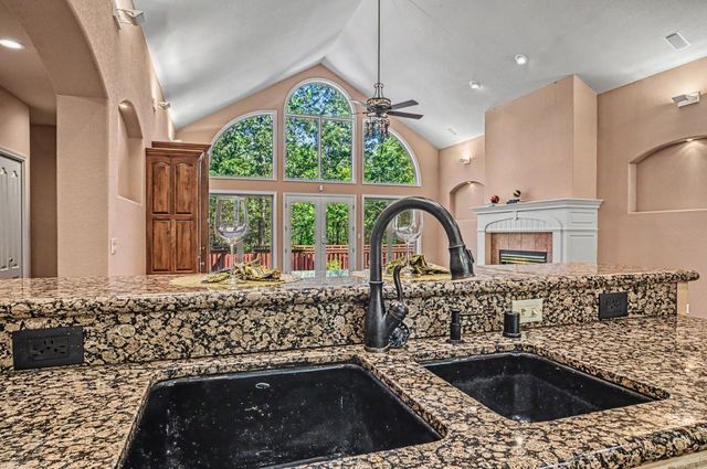 53 Loyola Dr, Hot Springs Village, AR 71909