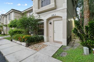 952 Summit Lake Drive, West Palm Beach, FL 33406