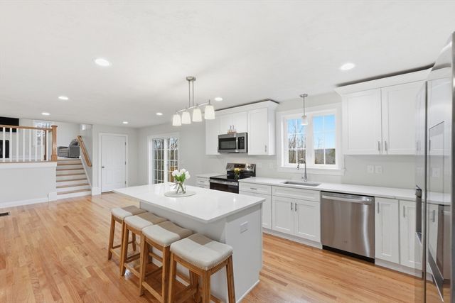 74 Deanna Dr, Holden, MA 01520