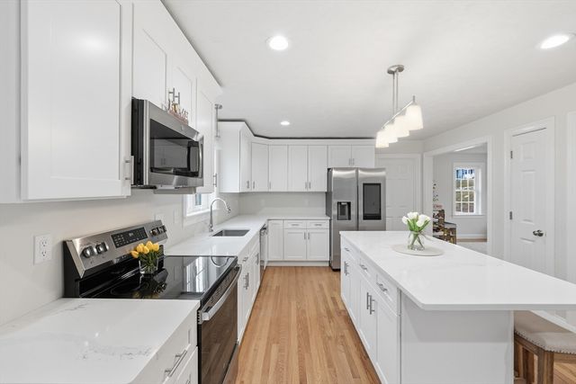 74 Deanna Dr, Holden, MA 01520