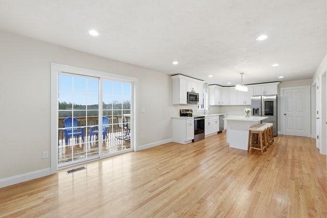 74 Deanna Dr, Holden, MA 01520