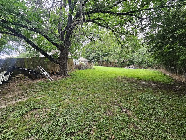 1003 W Angeline Street, Groesbeck, TX 76642