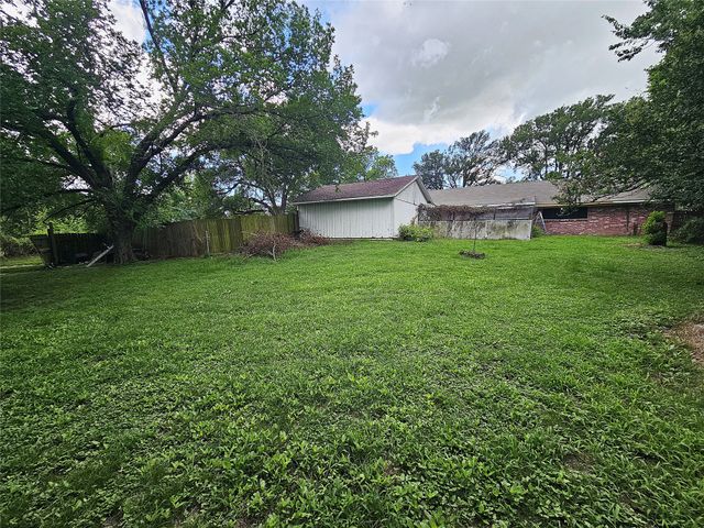 1003 W Angeline Street, Groesbeck, TX 76642