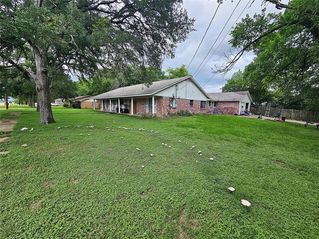 1003 W Angeline Street, Groesbeck, TX 76642