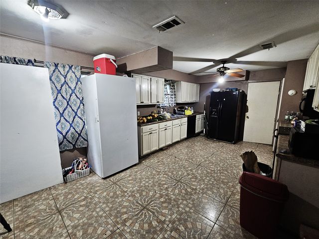 1003 W Angeline Street, Groesbeck, TX 76642