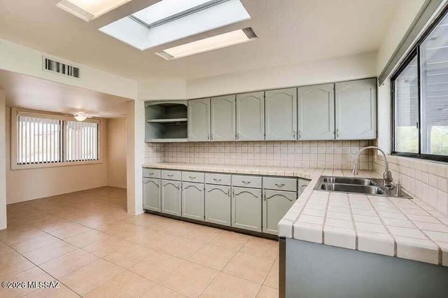 4060 N Swan Road, Tucson, AZ 85718